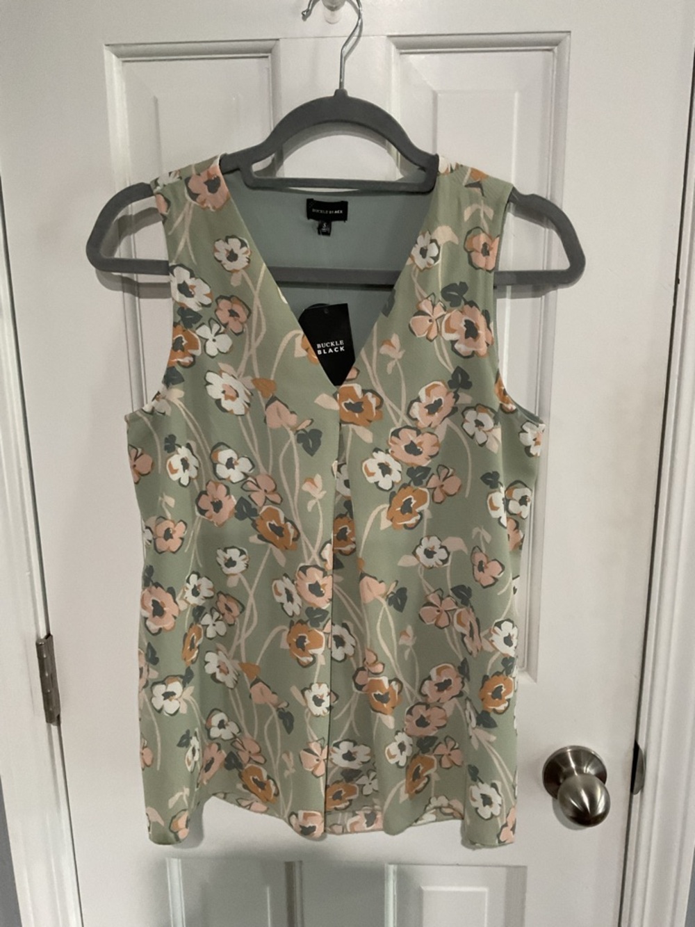 NWT Buckle Black Women's Sage Floral V-Neck Sleeveless Top Small
